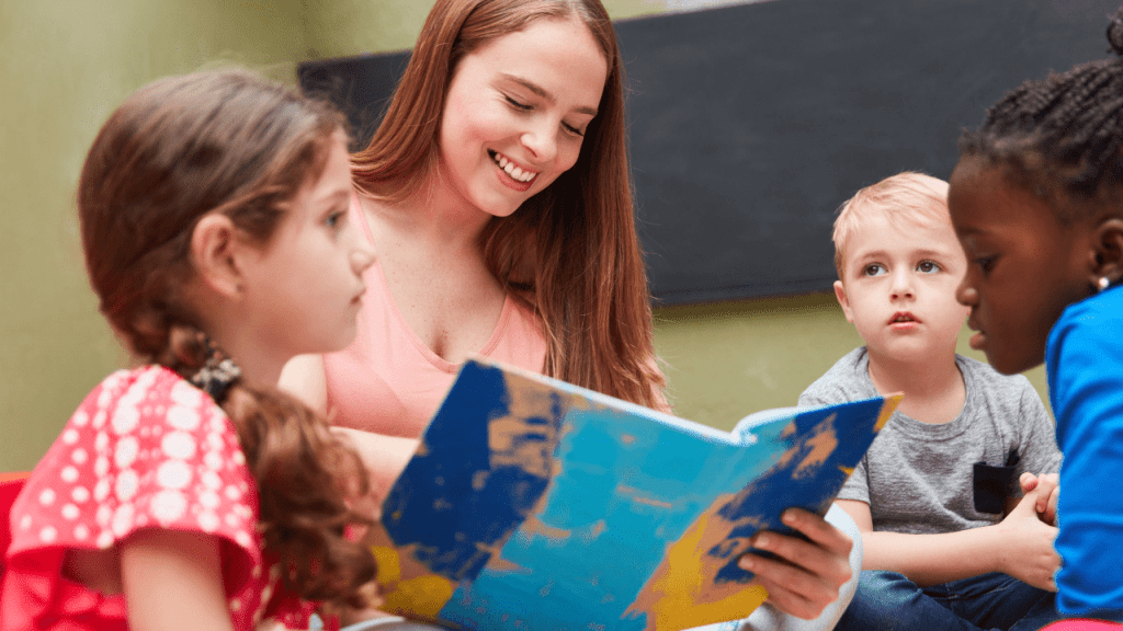 Educador modelo aplicando la Neuroeducación